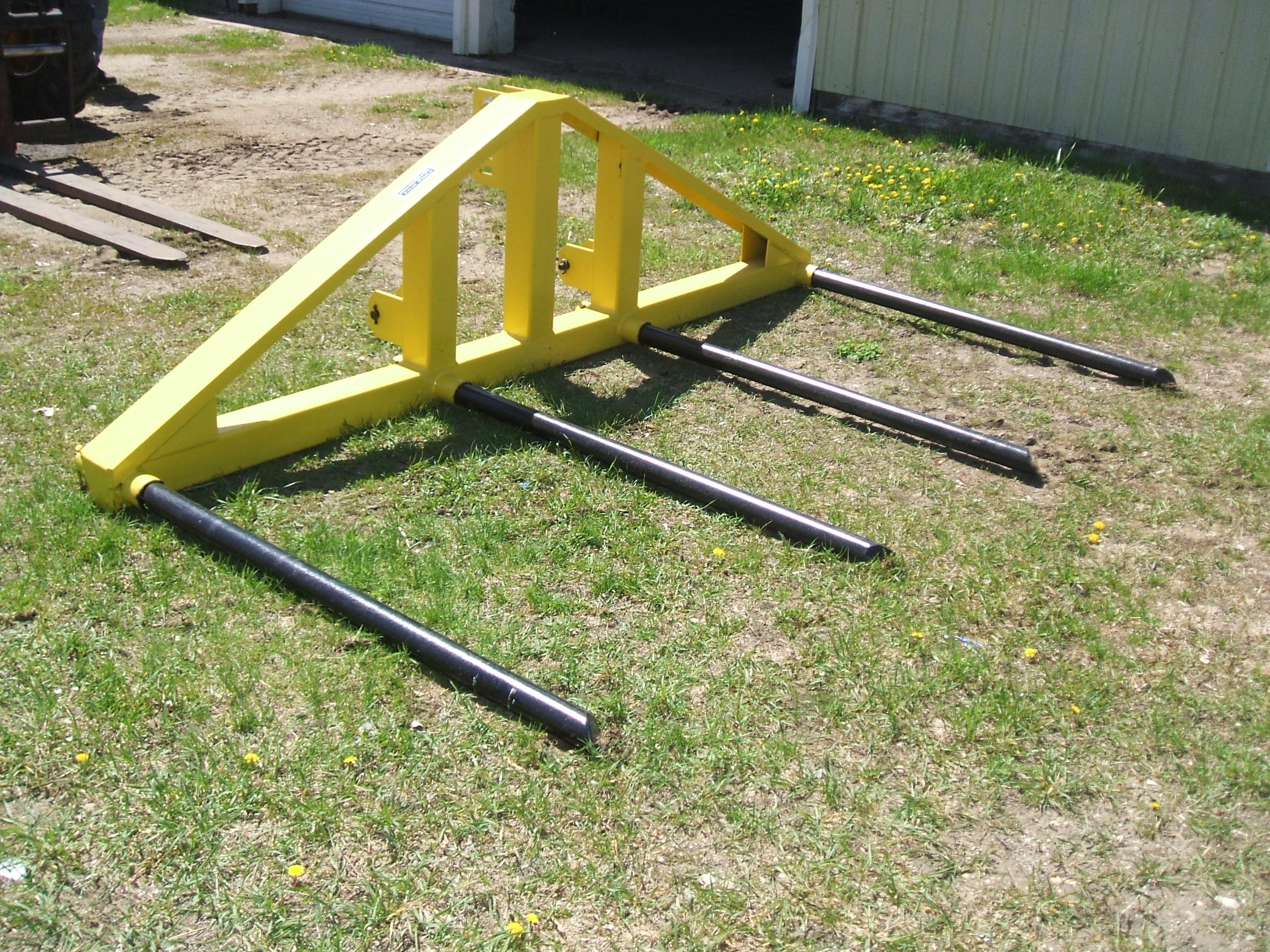 Heavy-duty bale carrier construction detail