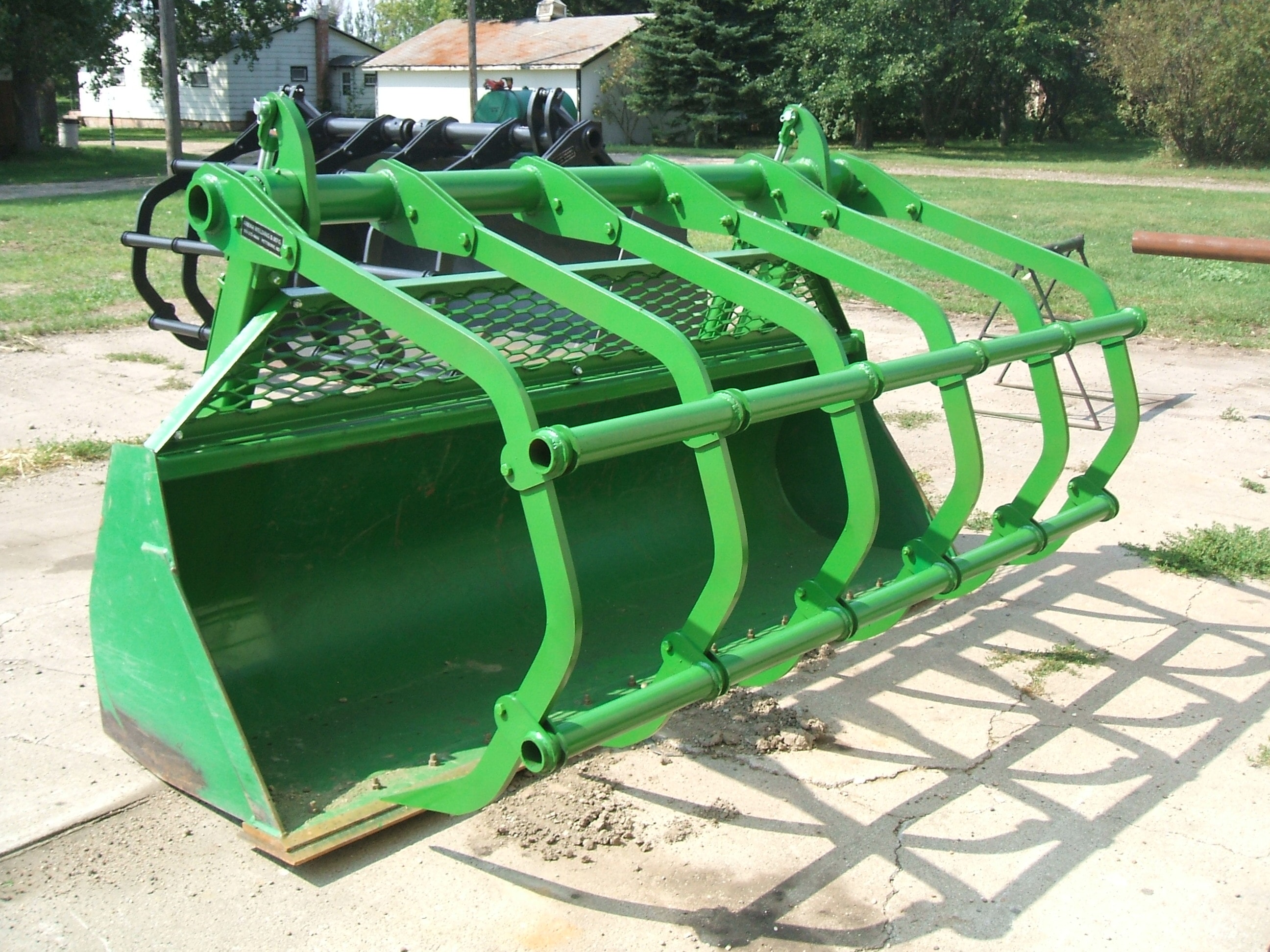 Standard Farm Loader Grapple with Mesh Guard (extra for guard)
